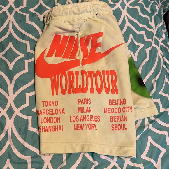 Neon greenish-yellow Nike World-Tour sweatshirt and sweatshorts XS - Picture 8 of 8
